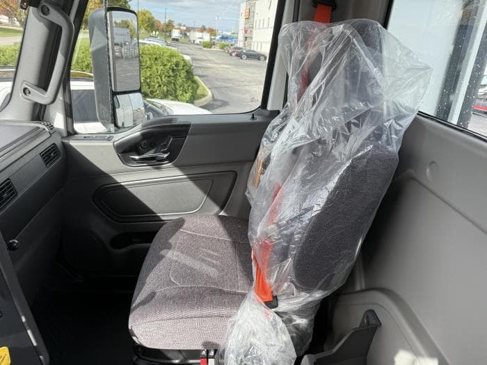 2026 International LT — photo 10