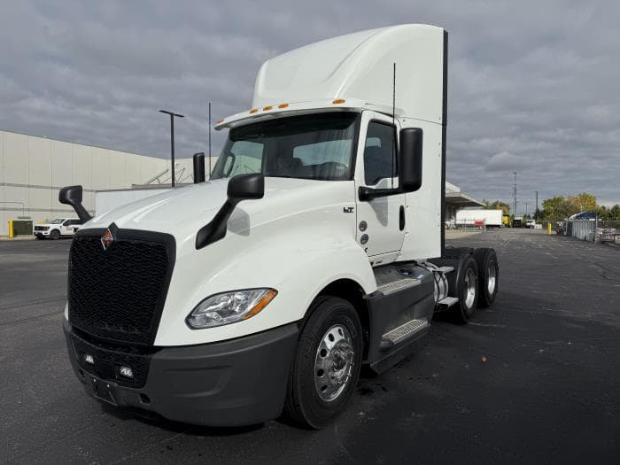 2026 International LT — photo 3