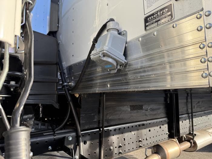 2025 Isuzu NRR — photo 12