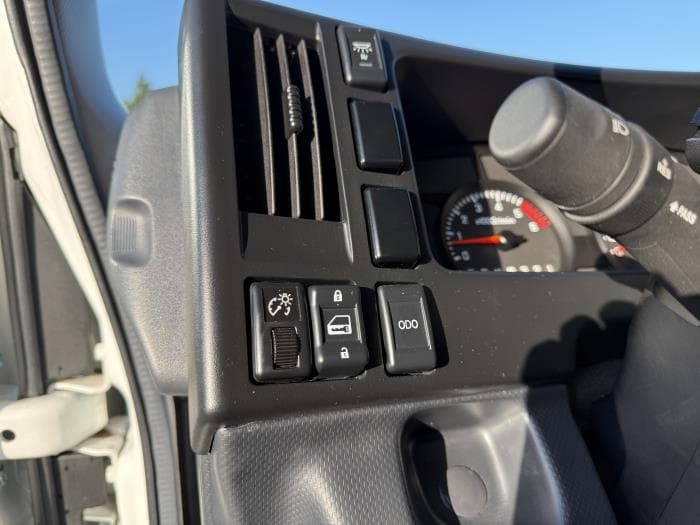 2025 Isuzu NRR — photo 22