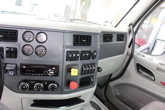 2020 Peterbilt 579 — photo 13