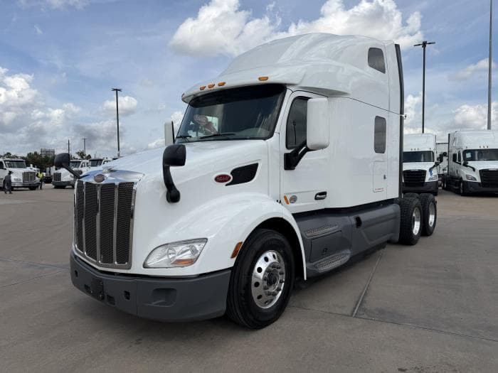 2021 Peterbilt 579 — photo 2