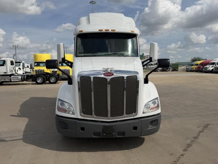 2021 Peterbilt 579 — photo 9