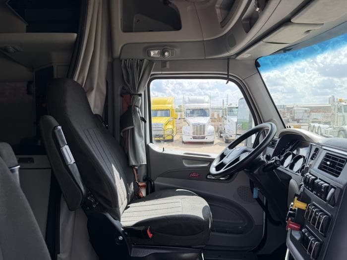 2021 Peterbilt 579 — photo 24