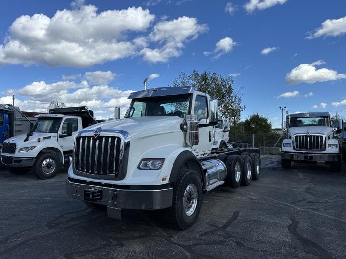 2026 International HX — photo 2