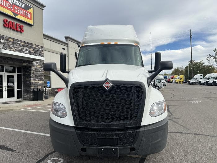 2026 International LT — photo 3
