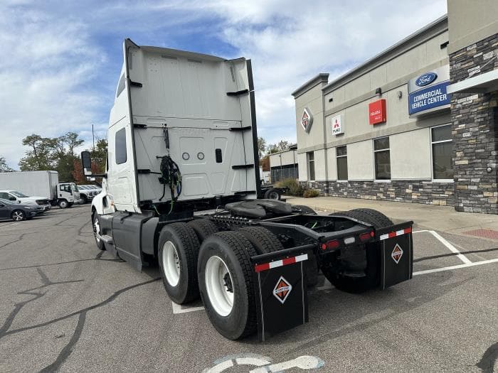 2026 International LT — photo 7