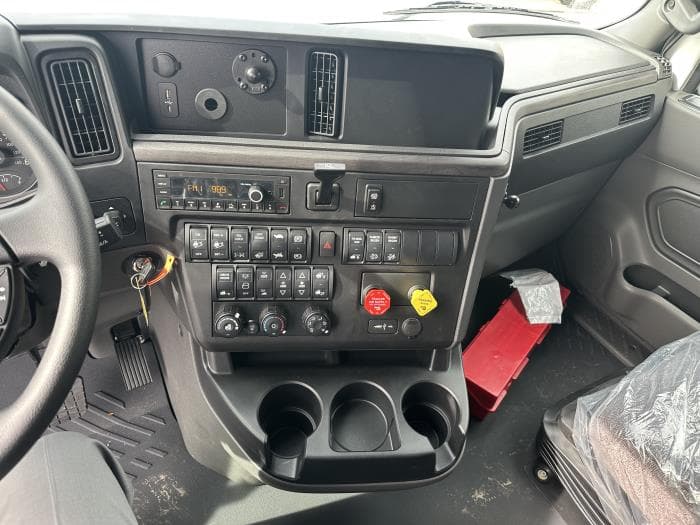 2026 International LT — photo 13