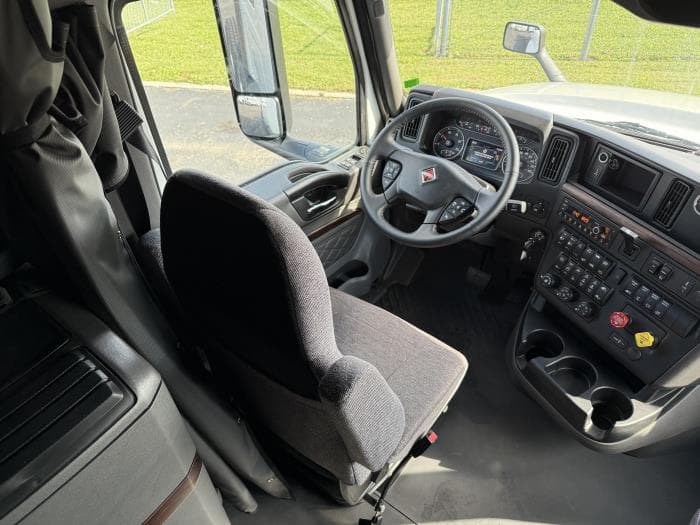 2026 International LT — photo 15