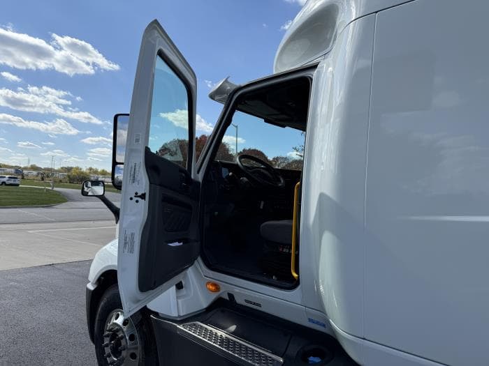 2026 International LT — photo 7