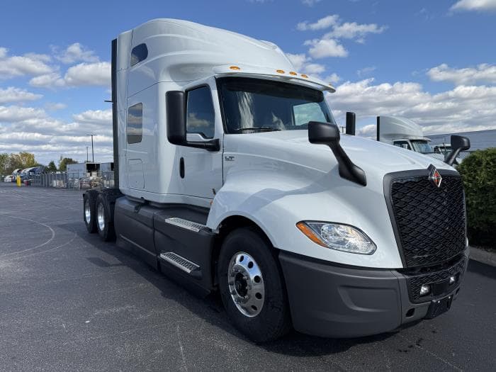 2026 International LT — photo 3