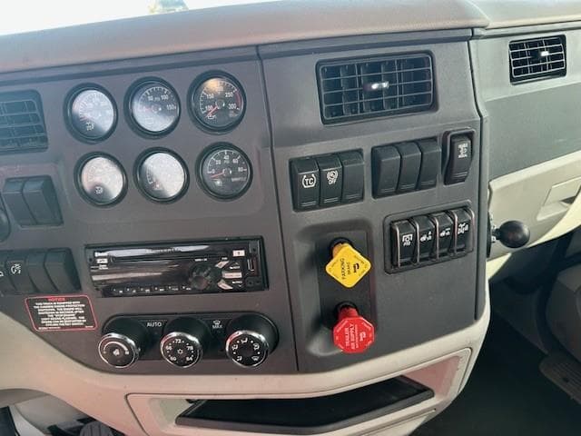 2019 Peterbilt 579 — photo 2