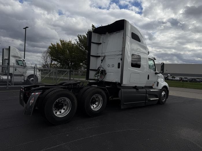 2026 International LT — photo 5