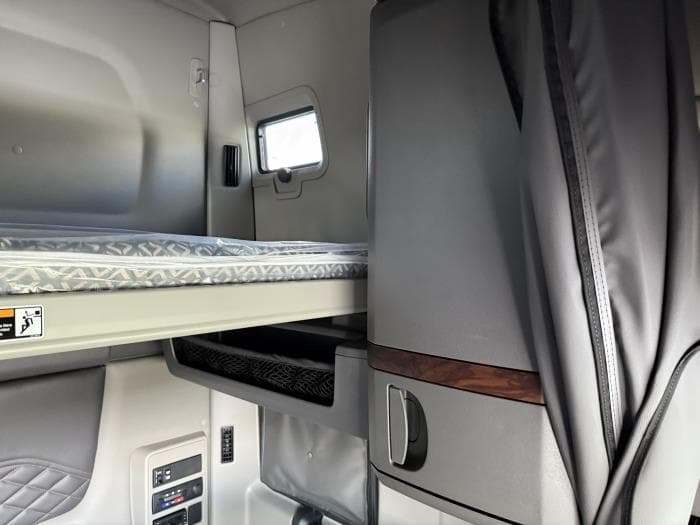 2026 International LT — photo 12