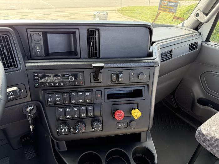 2026 International LT — photo 11