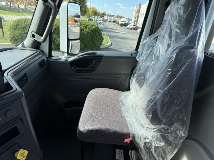 2026 International LT — photo 13