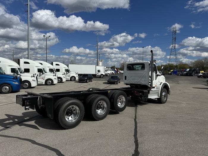 2026 International HX — photo 5