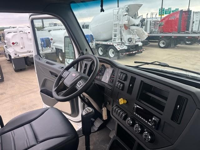 2026 Peterbilt 548 — photo 47