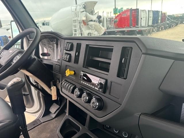 2026 Peterbilt 548 — photo 49