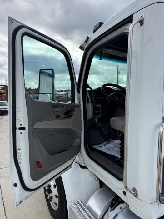 2020 Peterbilt 579 — photo 6