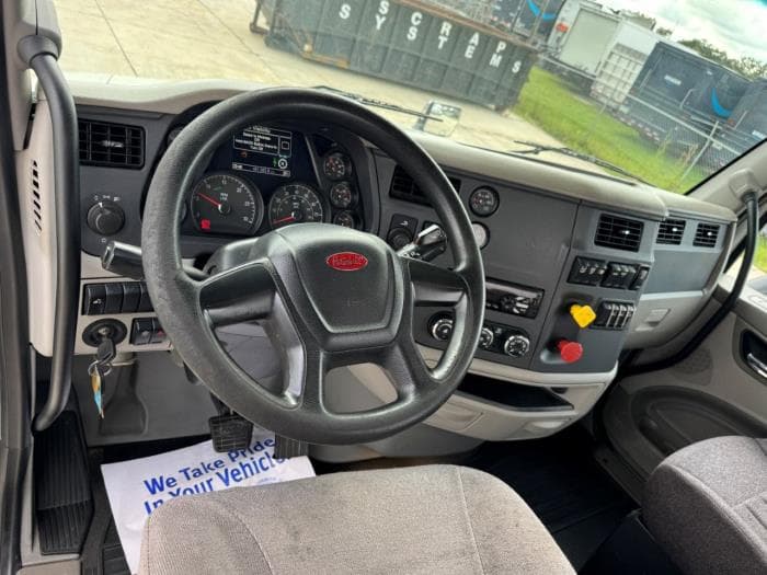 2020 Peterbilt 579 — photo 9
