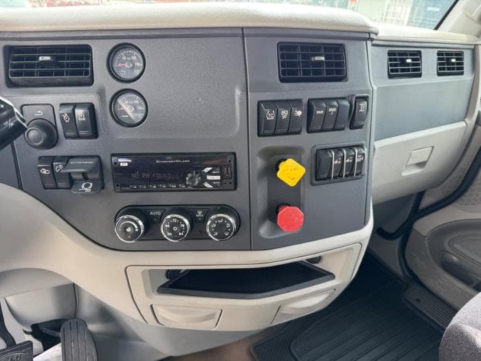 2020 Peterbilt 579 — photo 10
