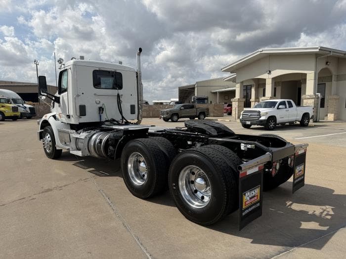 2021 Peterbilt 567 — photo 4