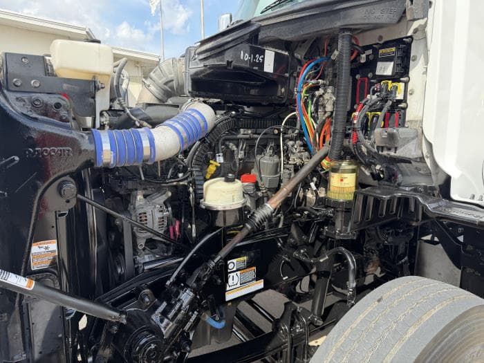 2021 Peterbilt 567 — photo 17