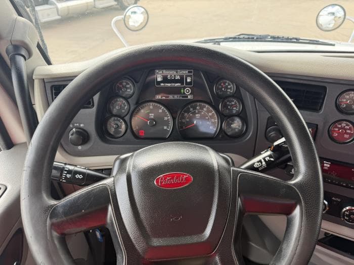 2021 Peterbilt 567 — photo 31