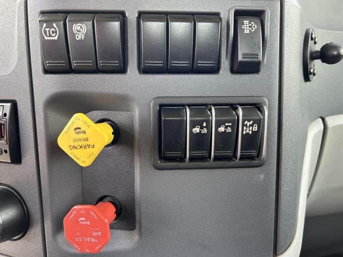 2021 Peterbilt 579 — photo 10