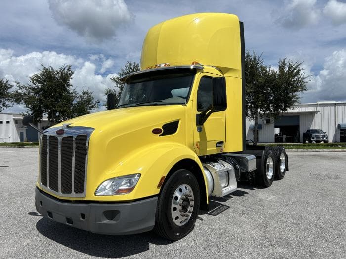 2021 Peterbilt 579 — photo 2
