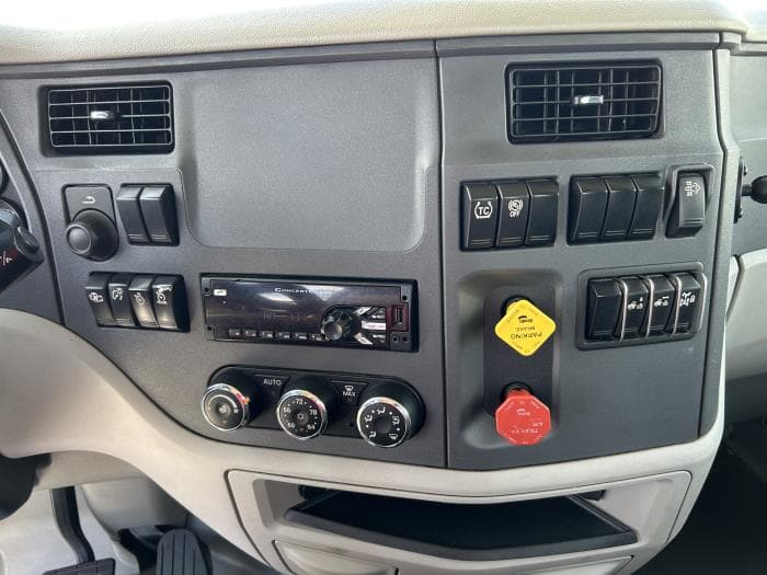 2021 Peterbilt 579 — photo 7