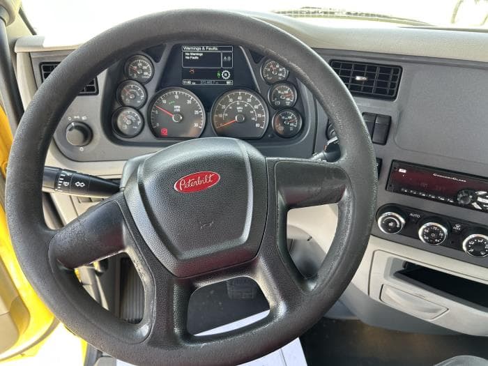 2021 Peterbilt 579 — photo 10