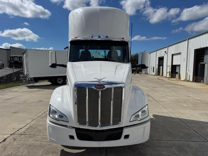 2022 Peterbilt 579 — photo 3