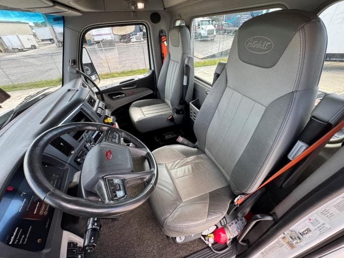 2022 Peterbilt 579 — photo 18