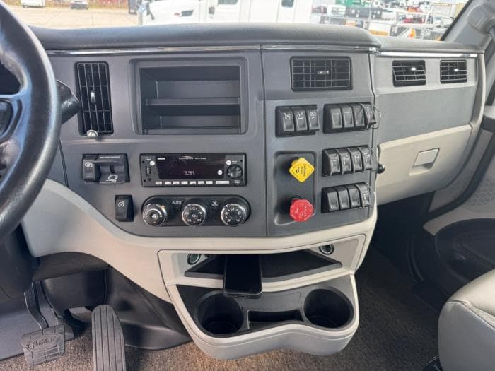 2022 Peterbilt 579 — photo 21