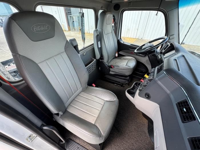 2022 Peterbilt 579 — photo 22