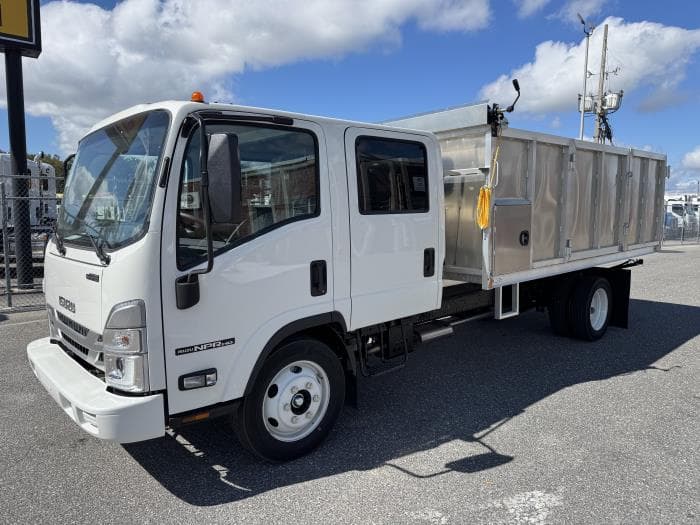 2026 Isuzu NPR — photo 2