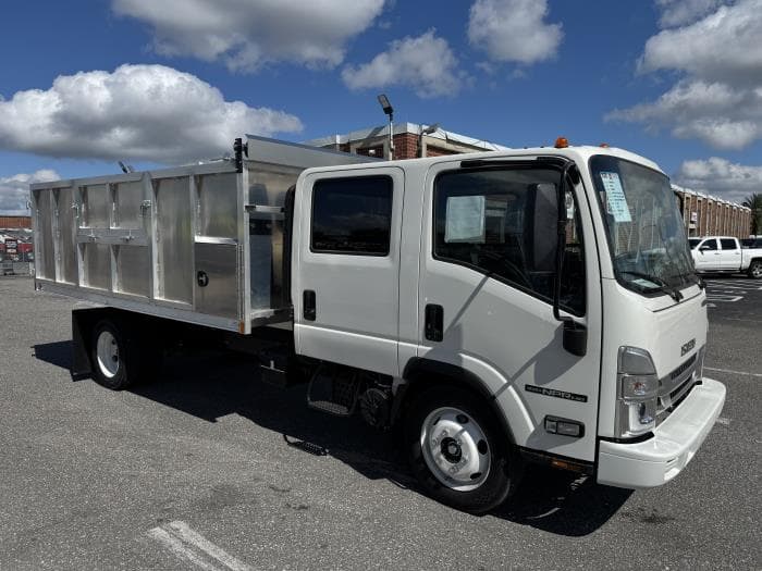 2026 Isuzu NPR — photo 9