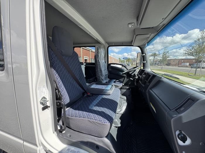 2026 Isuzu NPR — photo 17