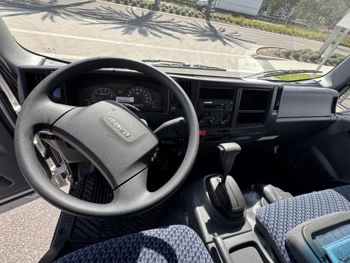 2026 Isuzu NPR — photo 14