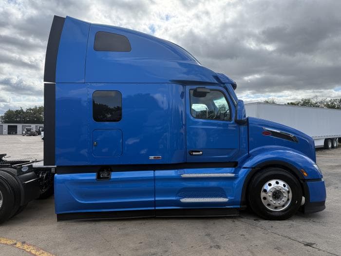 2026 Peterbilt 579 — photo 11