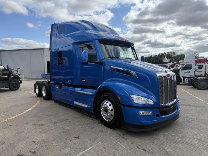2026 Peterbilt 579 — photo 12