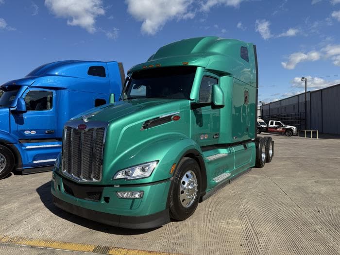 2026 Peterbilt 579 — photo 2