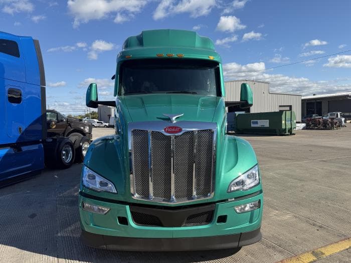 2026 Peterbilt 579 — photo 11