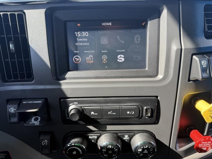 2026 Peterbilt 579 — photo 34