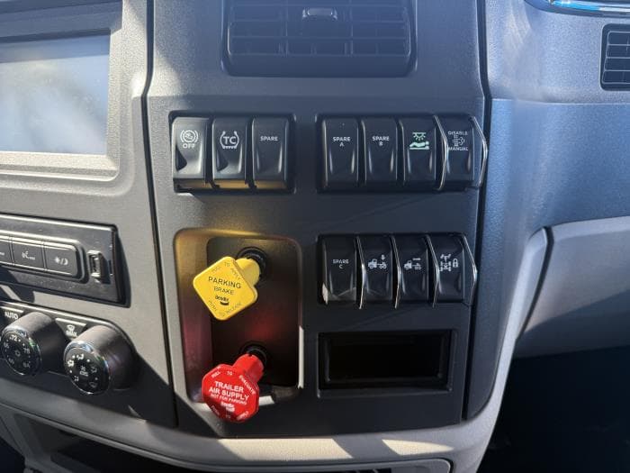 2026 Peterbilt 579 — photo 35