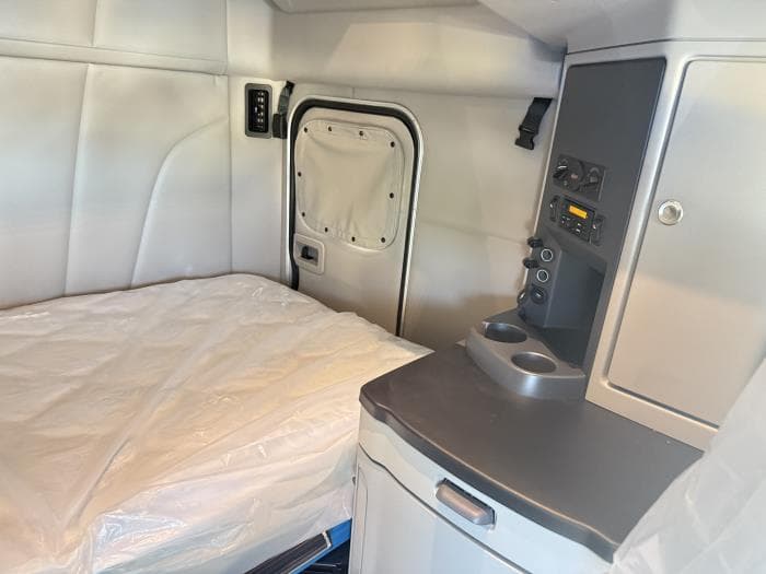 2026 Peterbilt 579 — photo 40