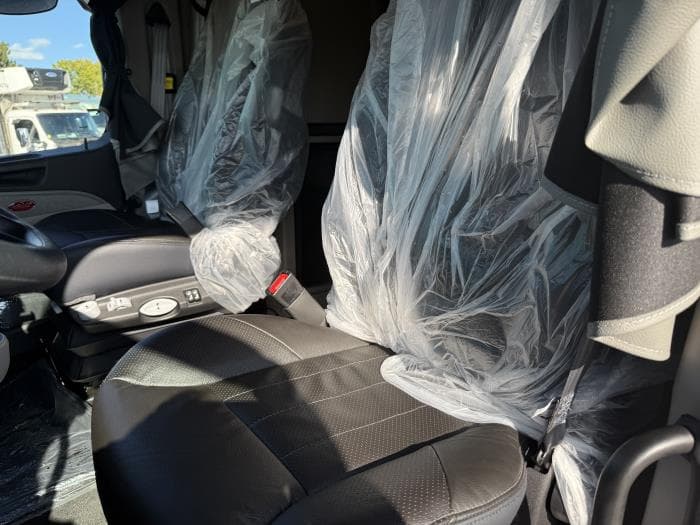 2026 Peterbilt 579 — photo 31