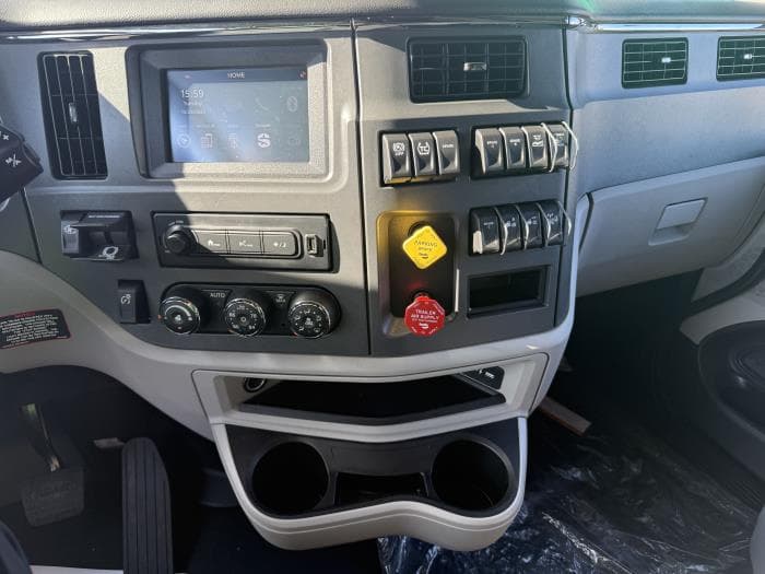 2026 Peterbilt 579 — photo 35